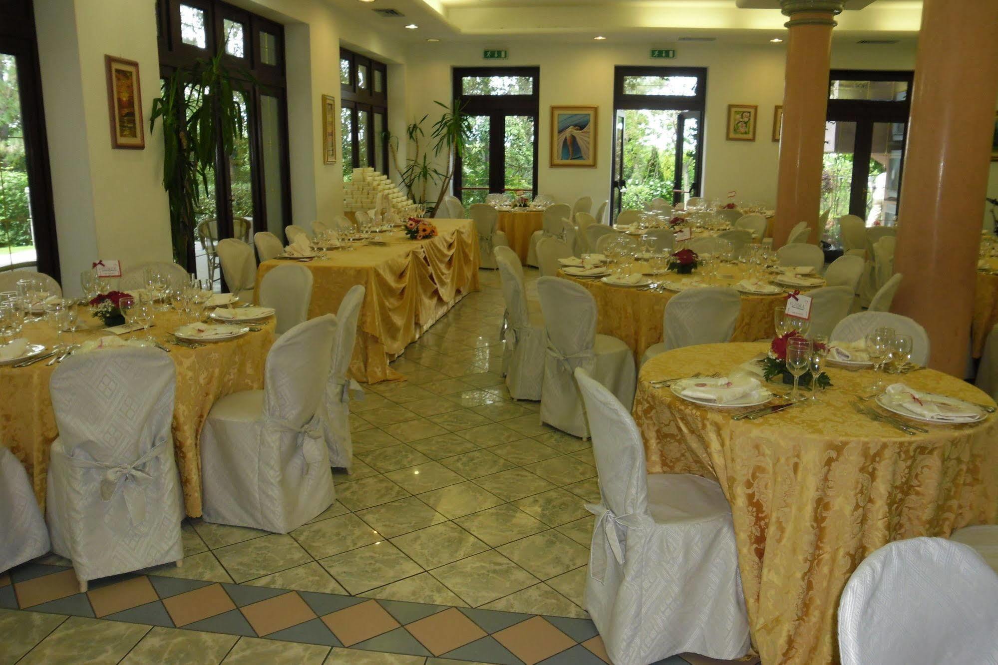 Hotel Ristorante Farneta กอร์โตนา ภายนอก รูปภาพ