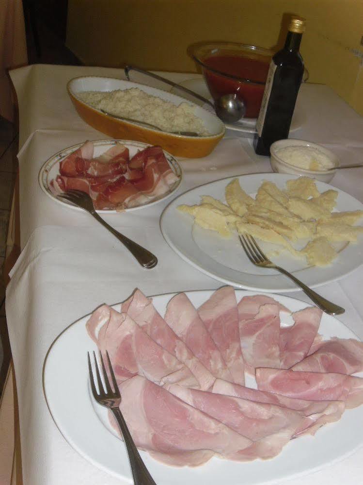 Hotel Ristorante Farneta กอร์โตนา ภายนอก รูปภาพ