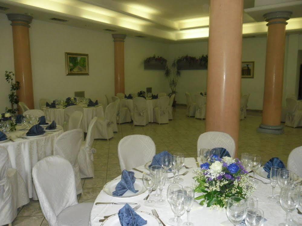 Hotel Ristorante Farneta กอร์โตนา ภายนอก รูปภาพ