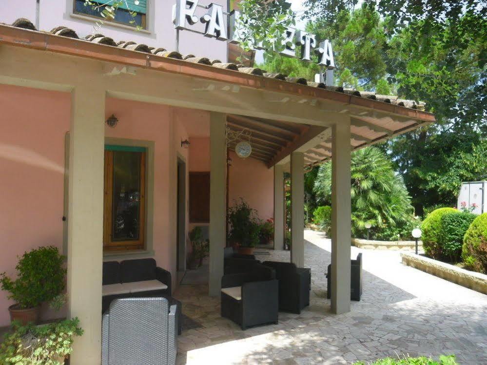 Hotel Ristorante Farneta กอร์โตนา ภายนอก รูปภาพ