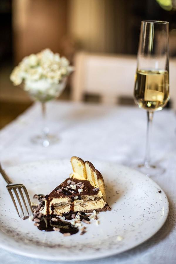 Hotel Ristorante Farneta กอร์โตนา ภายนอก รูปภาพ