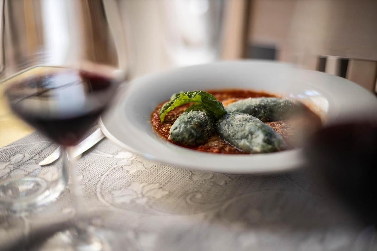 Hotel Ristorante Farneta กอร์โตนา ภายนอก รูปภาพ