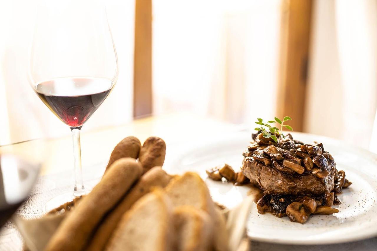 Hotel Ristorante Farneta กอร์โตนา ภายนอก รูปภาพ